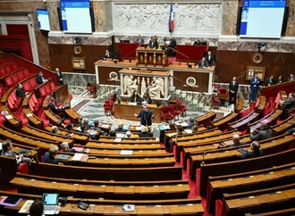 Frankreichs Regierung bringt Haushalt 2026 durch die Nationalversammlung