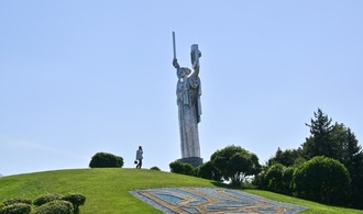 Ministerin: Monumentales Weltkriegs-Mahnmal in Kiew bei russischem Angriff beschädigt