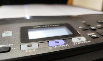 Umfrage: Unternehmen geben alte IT-Geräte meist weiter