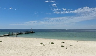 Australischer Junge schwimmt vier Stunden im Meer und rettet abgetriebene Familie