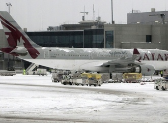 Flughafen Frankfurt am Main stellt wegen Schneefall Betrieb vorübergehend ein