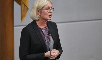 Sportstaatsministerin spricht sich gegen Boykott der Fußball-WM aus