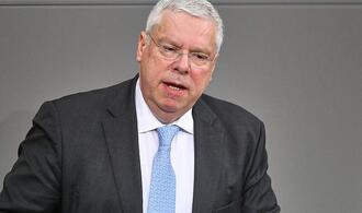 Hardt: Russland nutzt Ukraine-Verhandlungen für Zeitgewinn