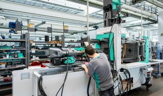 Maschinenbau sieht leichte Erholung - Auftragseingang 2025 auf Vorjahresniveau