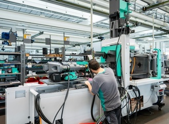 Maschinenbau sieht leichte Erholung - Auftragseingang 2025 auf Vorjahresniveau