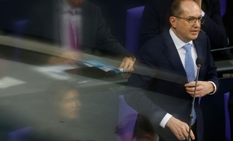 Innenminister Dobrindt kündigt neue Befugnisse für Verfassungsschutz an