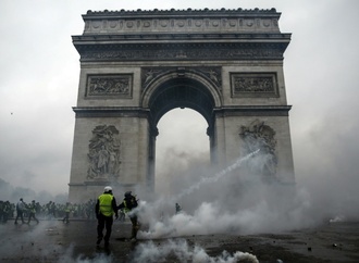 Gewalt gegen Gelbwesten 2018: Neun französische Polizisten vor Gericht