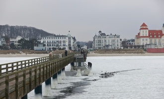 Mecklenburg-Vorpommern: Polizei erwischt Einbrecher auf Rügen in Badewanne