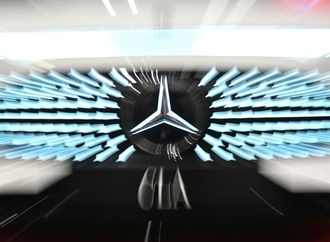 Gewinn bei Mercedes 2025 um fast die Hälfte eingebrochen