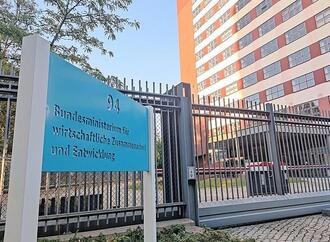 Überraschende Allianz fordert mehr Geld für Entwicklungshilfe