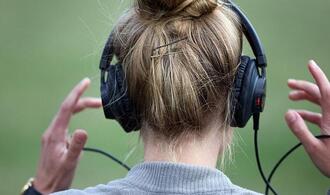 Bad Bunny stürmt an Spitze der Album- und Single-Charts