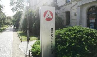 Arbeitslosenquote unter Akademikern steigt drittes Jahr in Folge