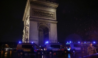 Mit Messer bewaffneter Mann in Paris von Polizei erschossen