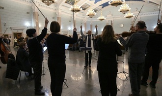 Um die ''Seelen zu wärmen'': Orchester-Musiker geben Konzert in Bahnhofshalle in Kiew