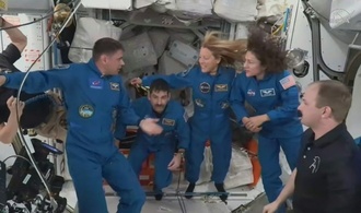 Nach medizinischer Evakuierung: Neue Besatzung an Internationaler Raumstation ISS angekommen