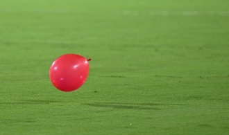 Ballon mit Geburtstagsgruß schwebt 200 Kilometer - bis zum Stuttgarter Flughafen