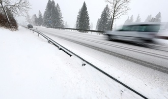 Erneute Schneefälle in Deutschland: Zahlreiche Unfälle und Verkehrsbehinderungen