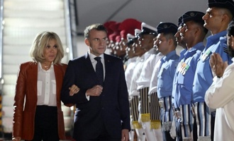 Macron zu mehrtägigem Besuch in Indien eingetroffen - Rafale-Kampfjet-Deal erwartet