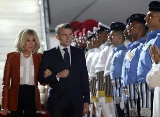 Macron zu mehrtägigem Besuch in Indien eingetroffen - Rafale-Kampfjet-Deal erwartet