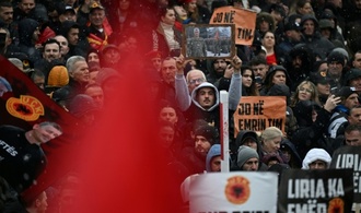 Zehntausende demonstrieren im Kosovo gegen Haager Prozess gegen Ex-Präsident Thaci