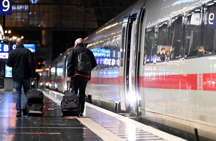 Hamburg-Berlin: Bahn weist Kritik von Ländern wegen Sanierungsverzögerung zurück