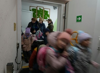 Save the Children: Ukraine-Krieg ist ''Krieg gegen Kinder'' - Über 4000 Stunden Luftalarm seit Kriegsb