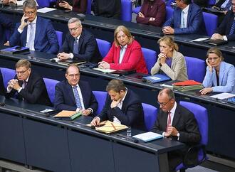 Forsa kritisiert Themenschwerpunkte der Bundesregierung