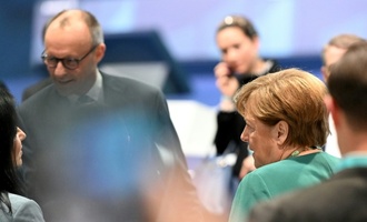 Ex-Kanzlerin Merkel mit großem Applaus bei CDU-Parteitag empfangen