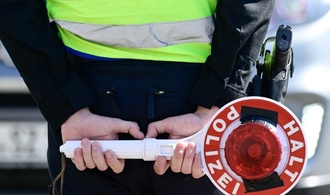 Schleswig-Holstein: Angetrunkener Zwölfjähriger baut Unfall bei Spritztour mit Auto