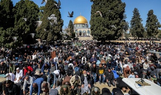 Zehntausende Muslime bei erstem Freitagsgebet des Ramadan auf dem Tempelberg