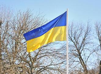 Solidaritäts-Flaggen für Ukraine schon am 23. Februar