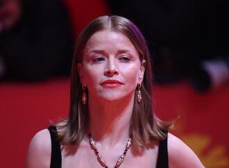 Karoline Schuch blickt besorgt auf Landtagswahlen im Osten