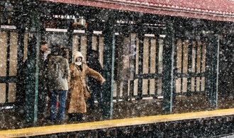 New Yorks Bürgermeister sperrt wegen Wintersturms kompletten Verkehr