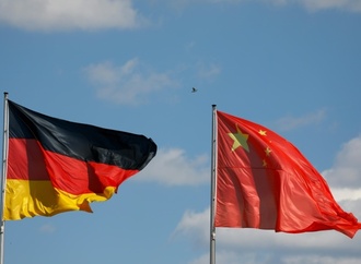 Kanzler Merz bricht zu Antrittsbesuch in China auf - Treffen mit Xi am Mittwoch