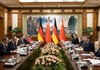 Gipfel in Peking: Airbus-Auftrag und Ukraine-Appell bei Treffen von Merz und Xi