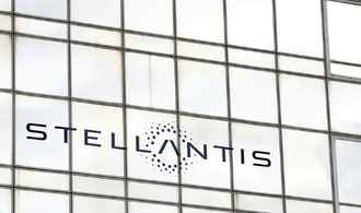 Autokonzern Stellantis fährt 2025 massiven Verlust von 22,3 Milliarden Euro ein