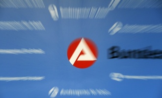 Lage am Arbeitsmarkt im Februar unverändert schlecht - drei Millionen Arbeitslose