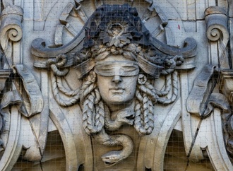 Dösenden Bekannten mit Eisenstange getötet: Lange Haftstrafe für Mann in Berlin