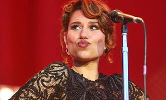 Taylor Swift an Spitze der Single-Charts - Raye auf Platz vier