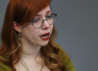 Linken-Abgeordnete bricht bei Rede über Missbrauch in Tränen aus