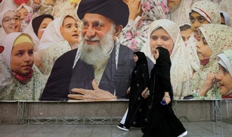 Medien: Chamenei und Peseschkian im Visier US-israelischer Angriffe im Iran