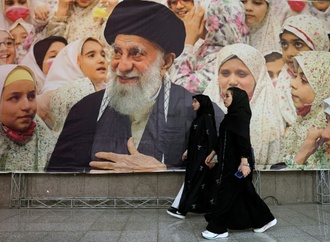 Medien: Chamenei und Peseschkian im Visier US-israelischer Angriffe im Iran