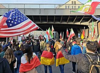 Tausende begrüßen bei Demo in Berlin Angriff auf den Iran
