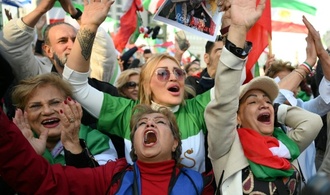 Nach Angriffen gegen Iran: Demos und Freudenfeiern in deutschen Städten