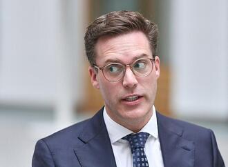 Hagel wirft Özdemir Unehrlichkeit vor