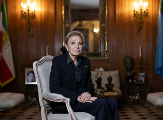 Schah-Witwe: Tod Chameneis ''nicht automatisch'' Ende des Systems im Iran