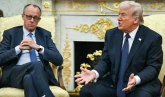 Merz versucht Trump mit Faksimile von historischer Urkunde in Handelsstreit zu besänftigen