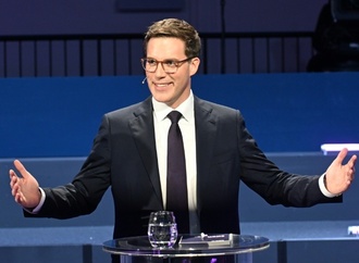 Nach Schwärmerei für Mädchen: Ehefrau nimmt CDU-Spitzenkandidat Hagel in Schutz