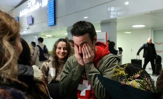 Erste Maschine mit Franzosen aus Golfregion in Paris gelandet