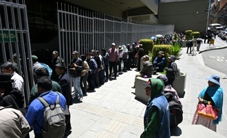 Ansturm auf Banken nach Unglück von Geld-Transportflugzeug in Bolivien